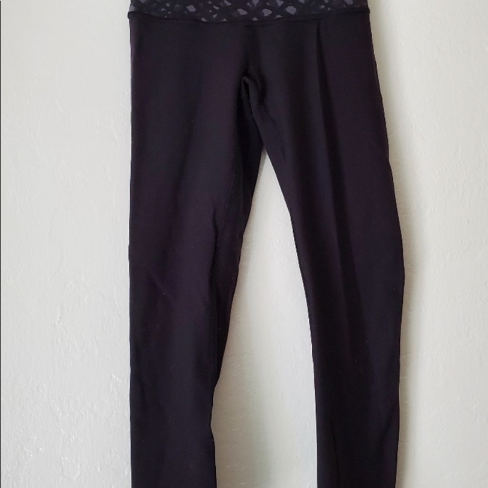 Lululemon High Waisted Leggings | Adorable pattern on waist | Size 2